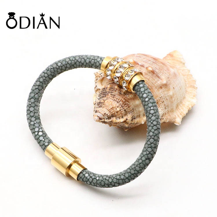 The new fashion Custom Men woman Red Stingray gold Magnetic Lock Bracelet stingray bracelet set in stone